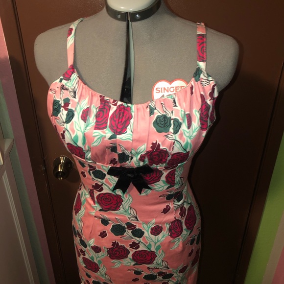 ***Sold *** Mary Blair red roses wiggle dress YS - Picture 4 of 6